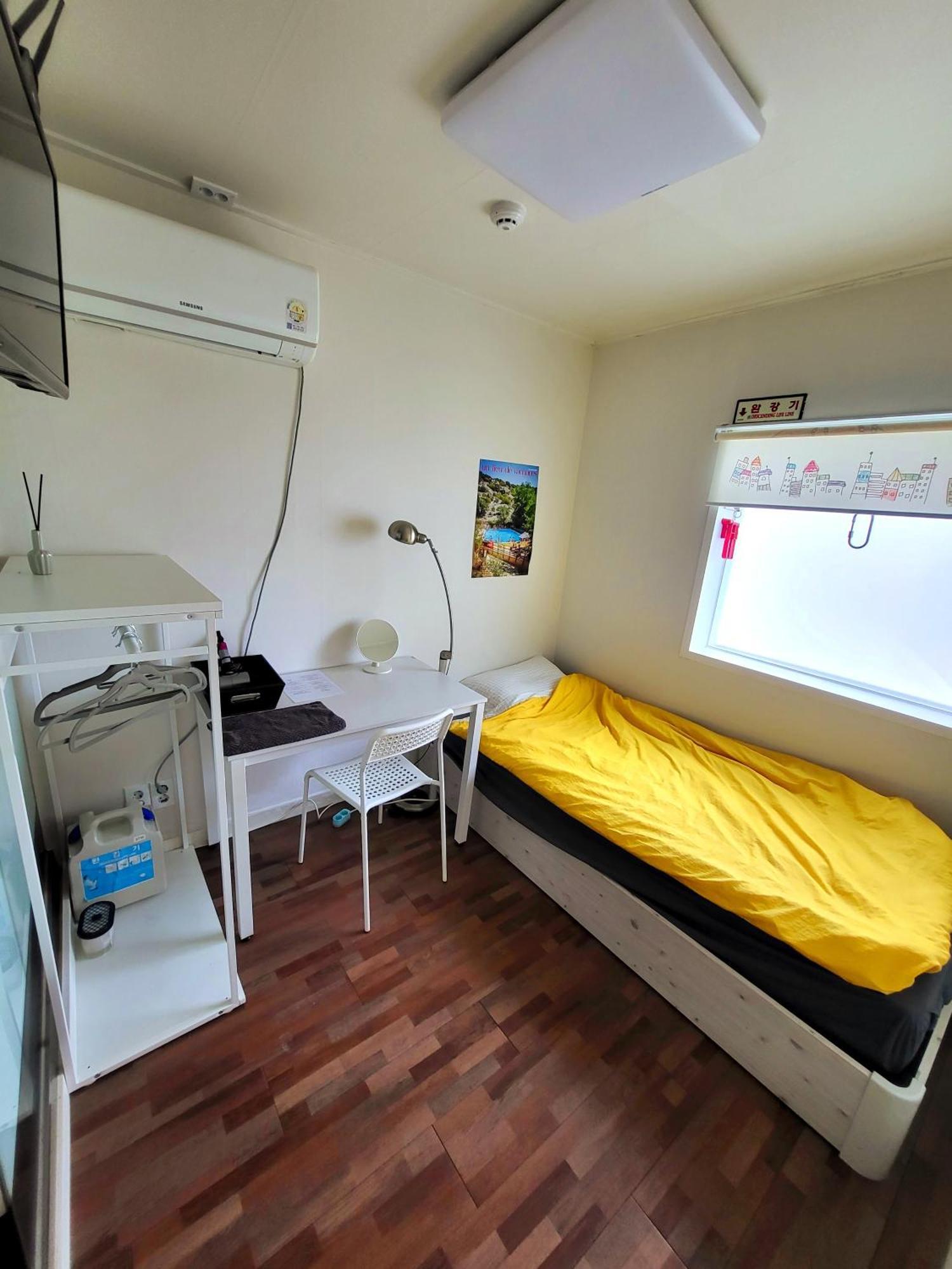 24 Guesthouse Sinchon Avenue Сеул Номер фото